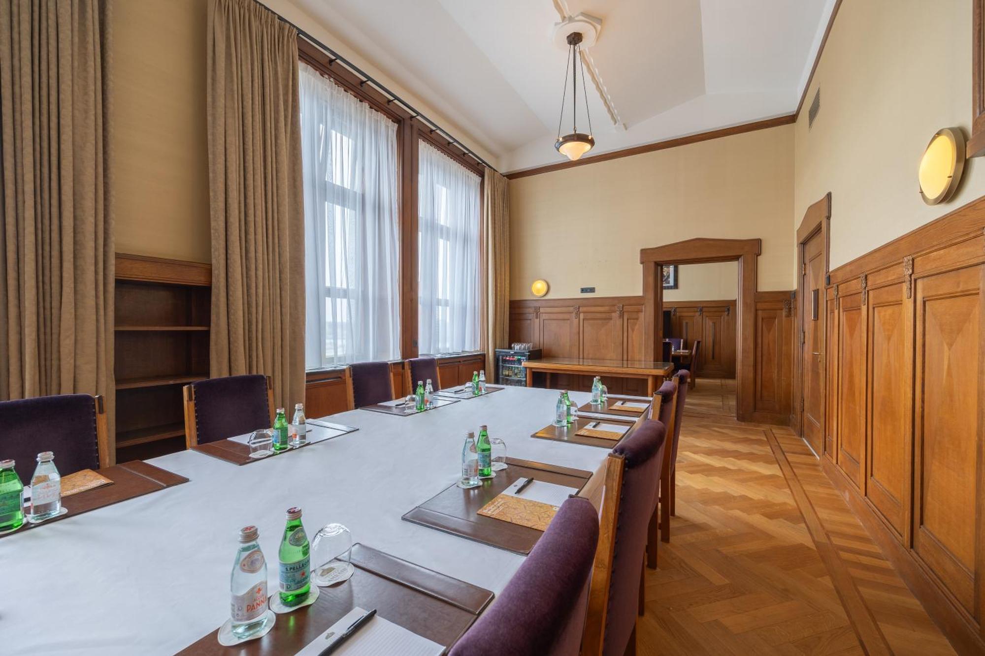 Grand Hotel Amrath Амстердам Екстериор снимка The conference room of the German Historical Society