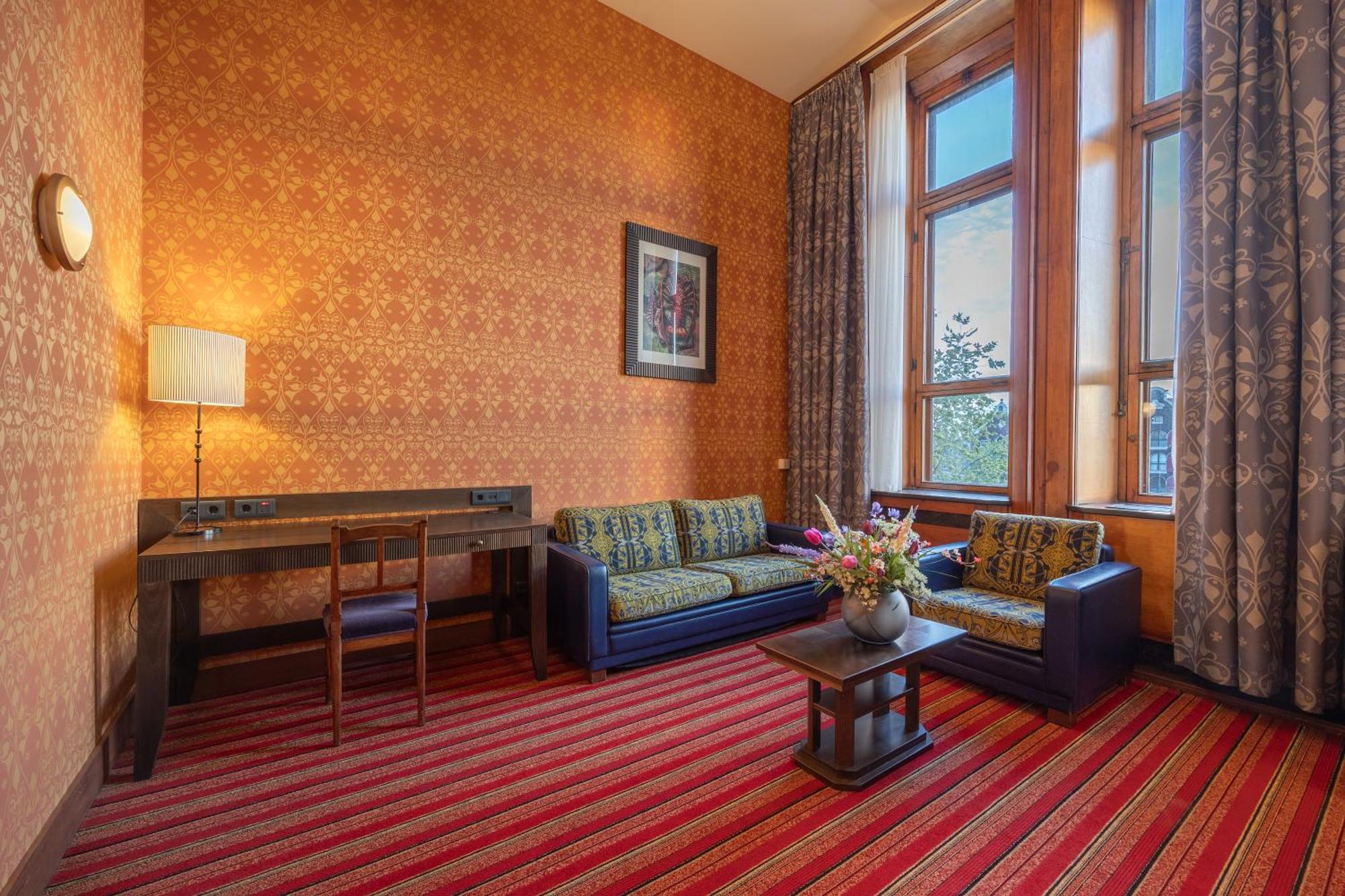 Grand Hotel Amrath Амстердам Екстериор снимка A suite at the Hotel de la Ville