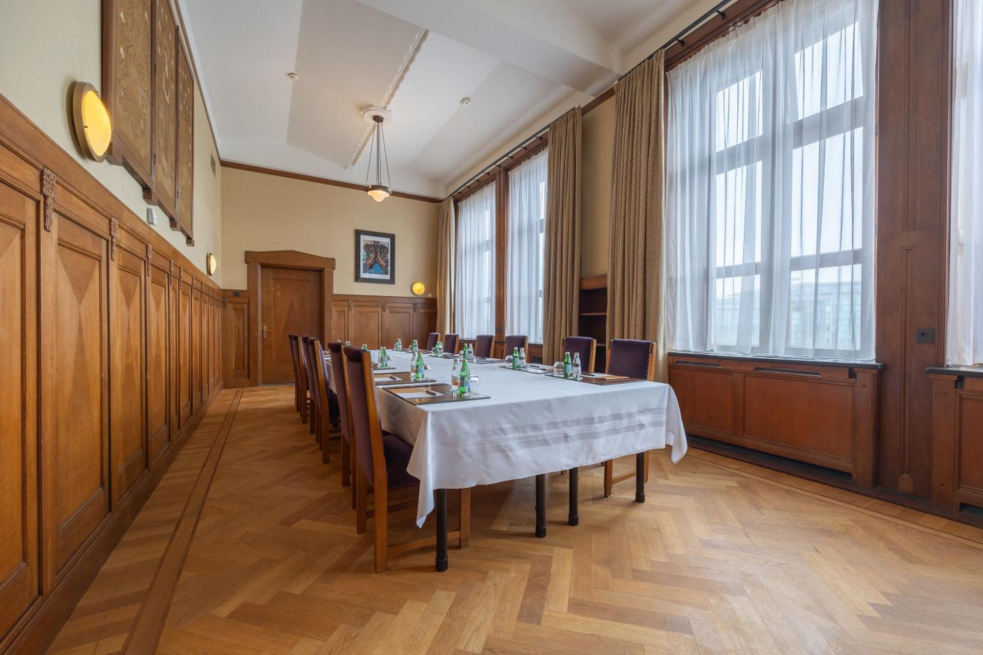 Grand Hotel Amrath Амстердам Екстериор снимка The boardroom of the Swiss National Bank