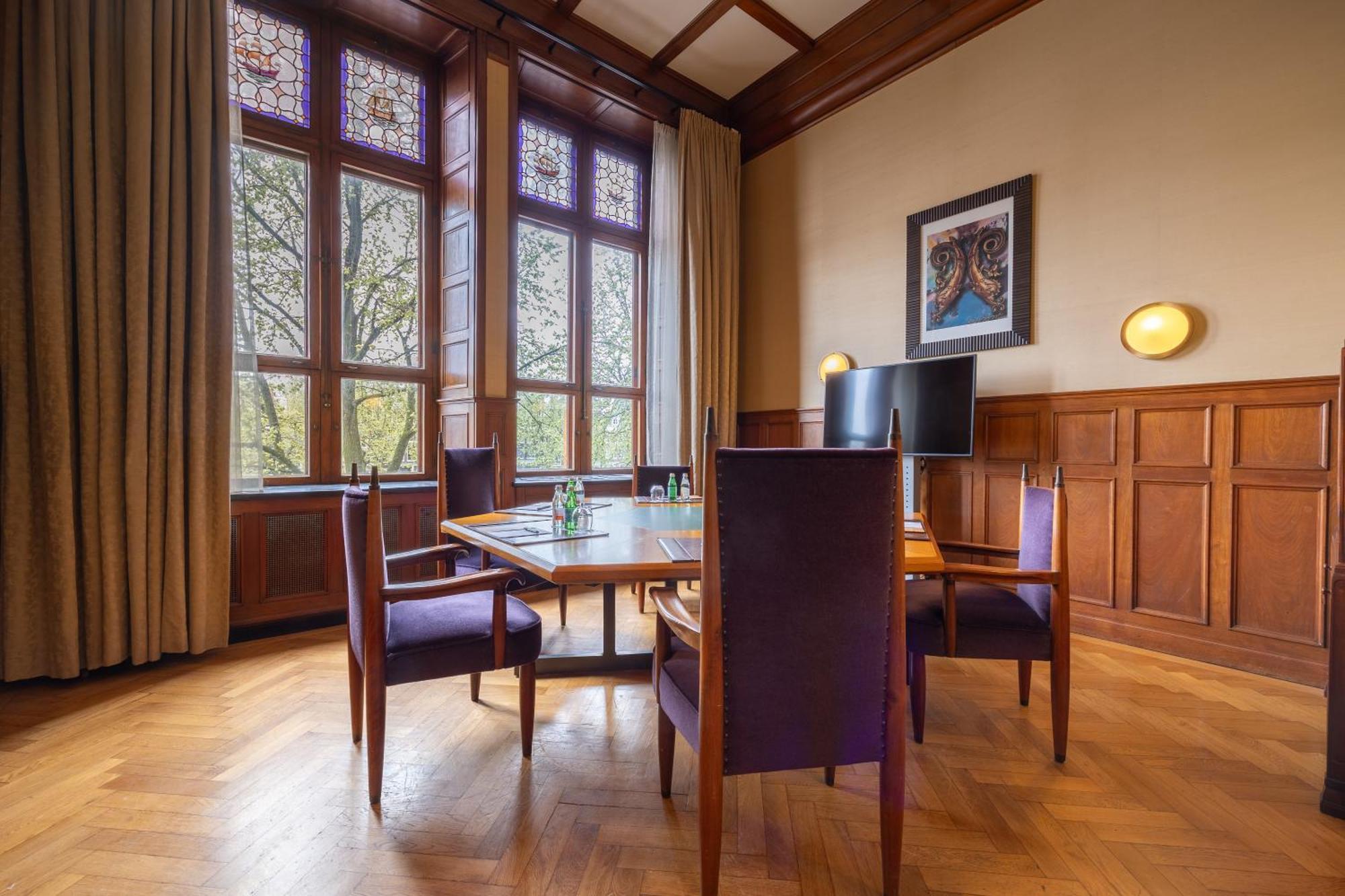 Grand Hotel Amrath Амстердам Екстериор снимка The boardroom of the University of Freiburg's Senate