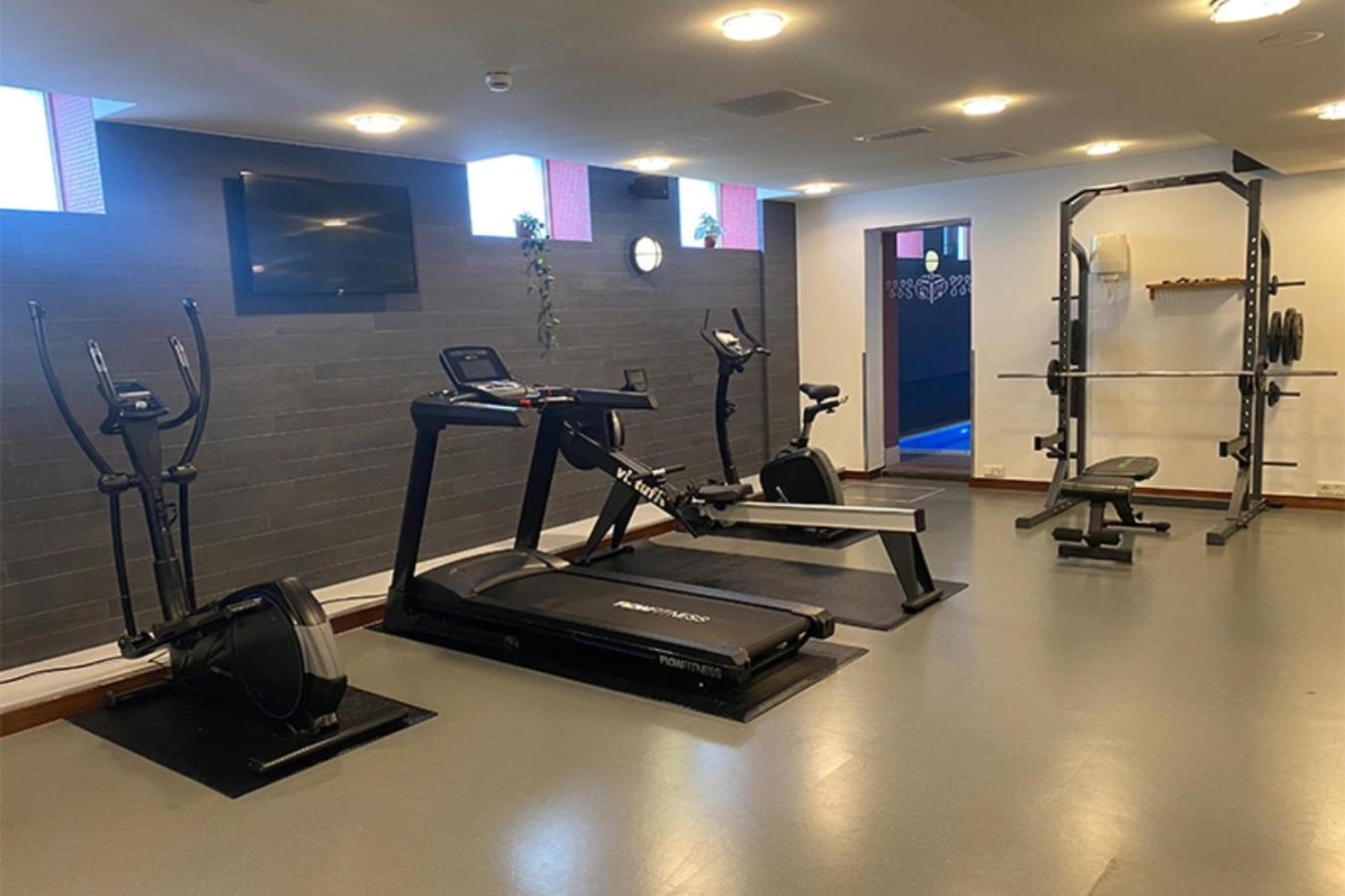 Grand Hotel Amrath Амстердам Екстериор снимка A gym in a private home