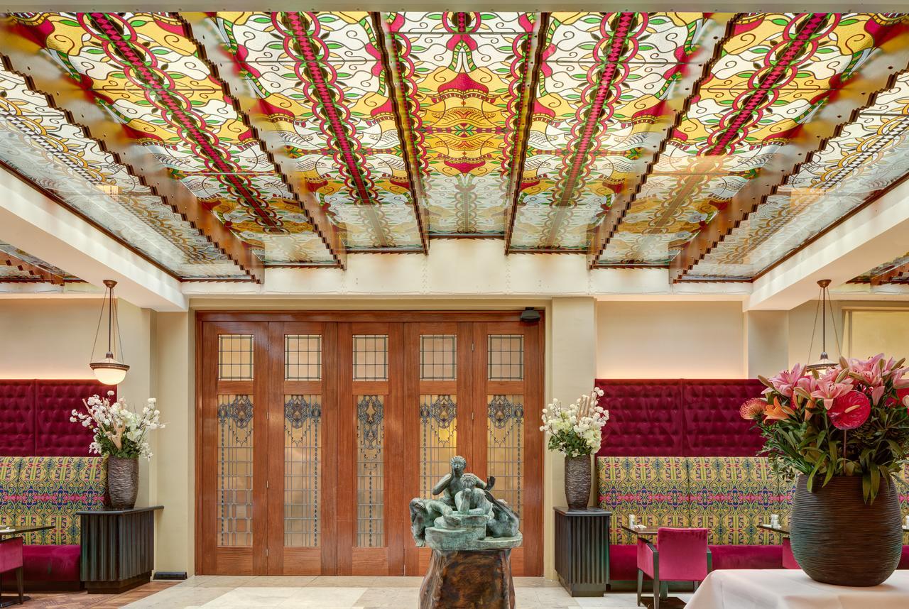 Grand Hotel Amrath Амстердам Екстериор снимка The ceiling of the lobby